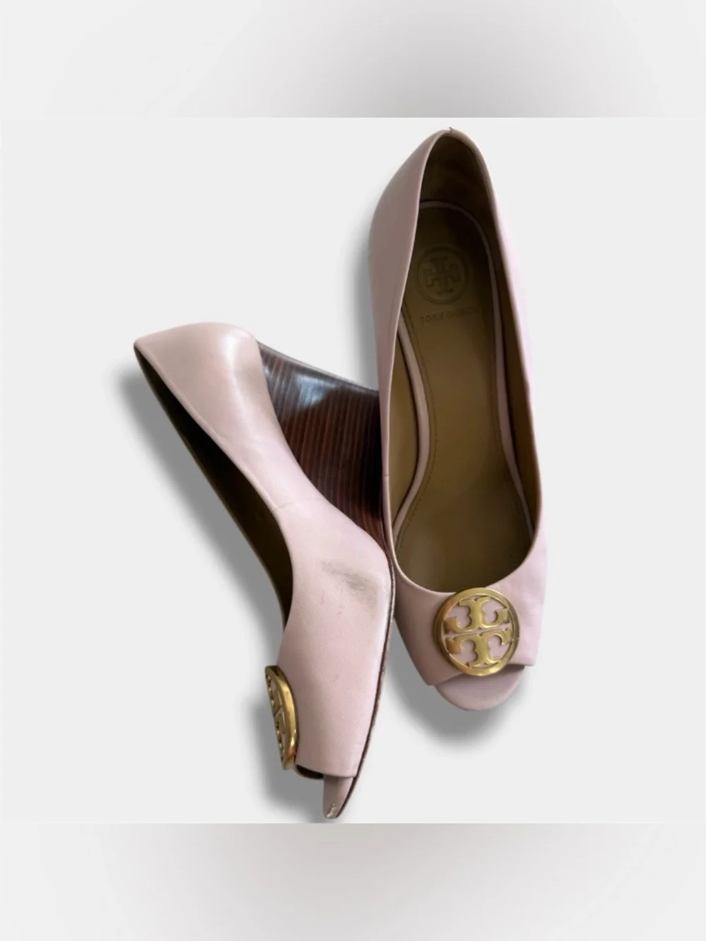 Tory Burch Benton Wedge Sandals Seashell Pink Peep Toe Gold Medallion Women 8.5